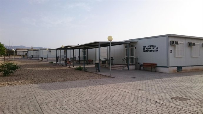 Aulas prefabricadas en la parcela para el IES de El Toyo