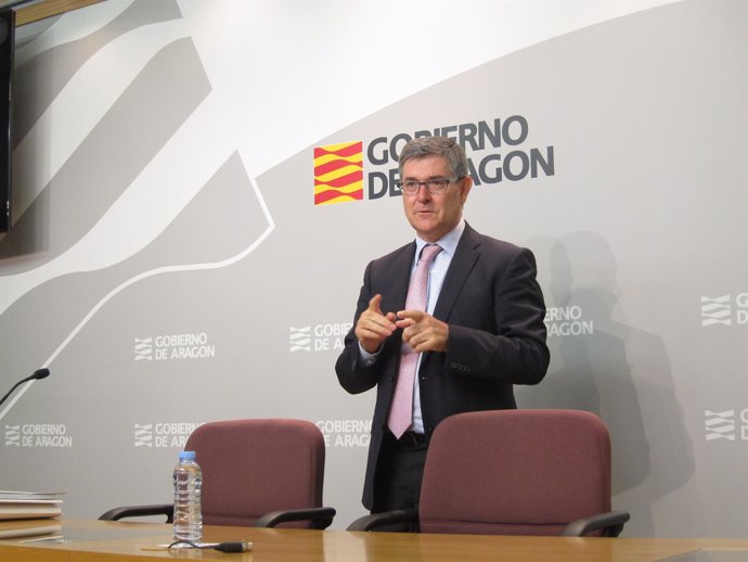 El consejero de Presidencia, Vicente Guillén, este martes en el Pignatelli