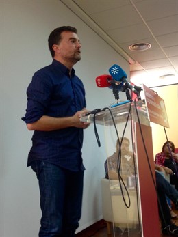 Maíllo ante el II foro de alcaldes de IU