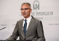 Junta enviará a los grupos la propuesta remitida al Gobierno sobre regla de gasto porque Andalucía "se juega su futuro"