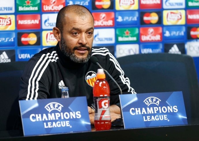 Nuno en rueda de prensa en Champions
