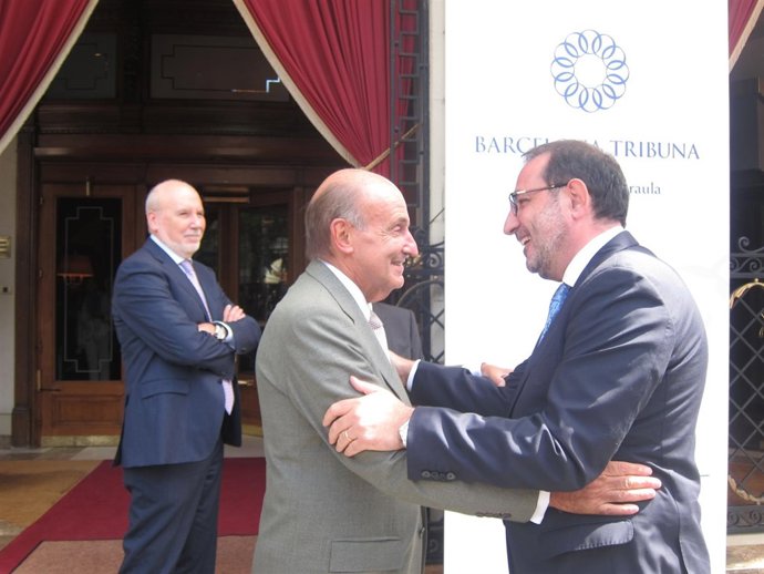 Màrius Carol (periodista) Miquel Roca (abogado) R.Espadaler (Unió)