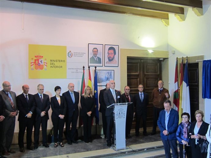 Homenaje a funcionarios de prisiones asesinados por ETA.