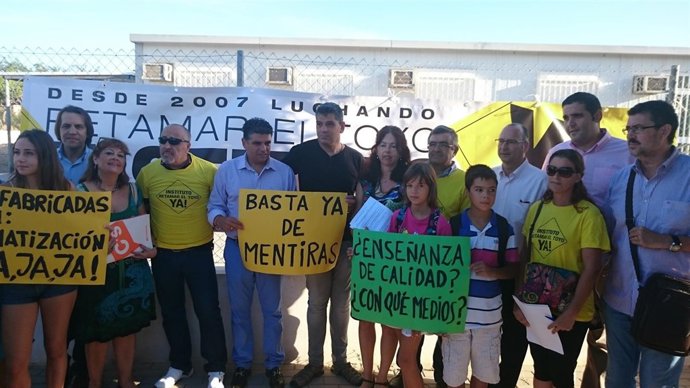 El alcalde de Almería, Luis Rogelio Rodríguez, en la protesta por el IES El Toyo