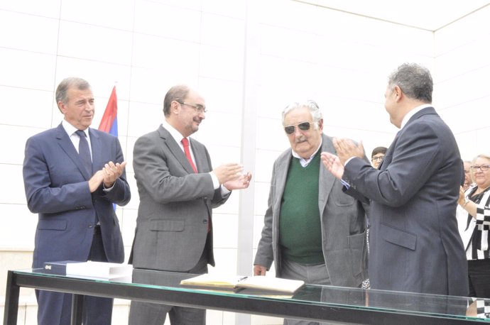 Mujica y Lambán han presidido el acto este martes en La Puebla de Albortón