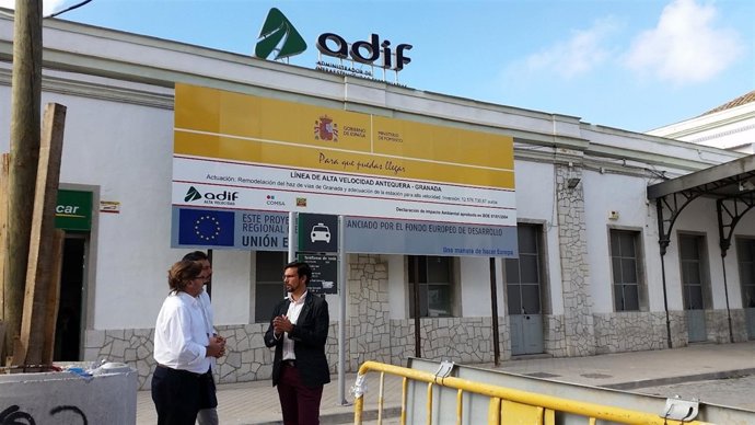 Visita concejales del PSOE a la Estación de Renfe en la avenida de Andaluces.