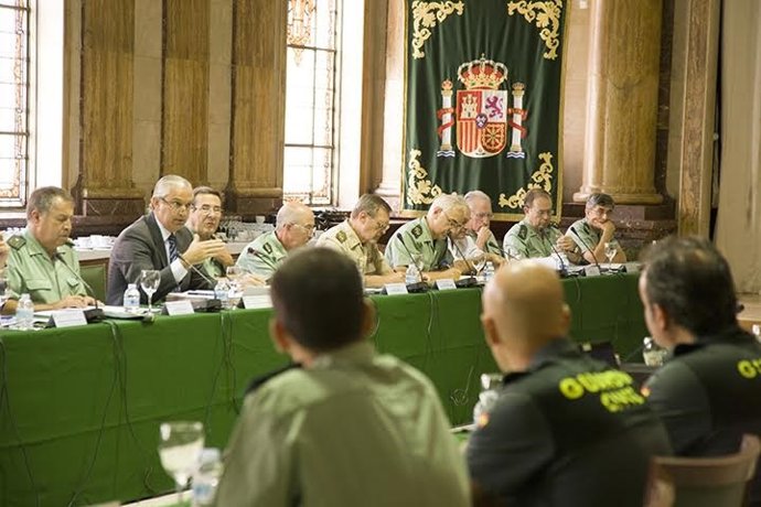 Reunión del Consejo de la Guardia Civil presidido por Fernández de Mesa
