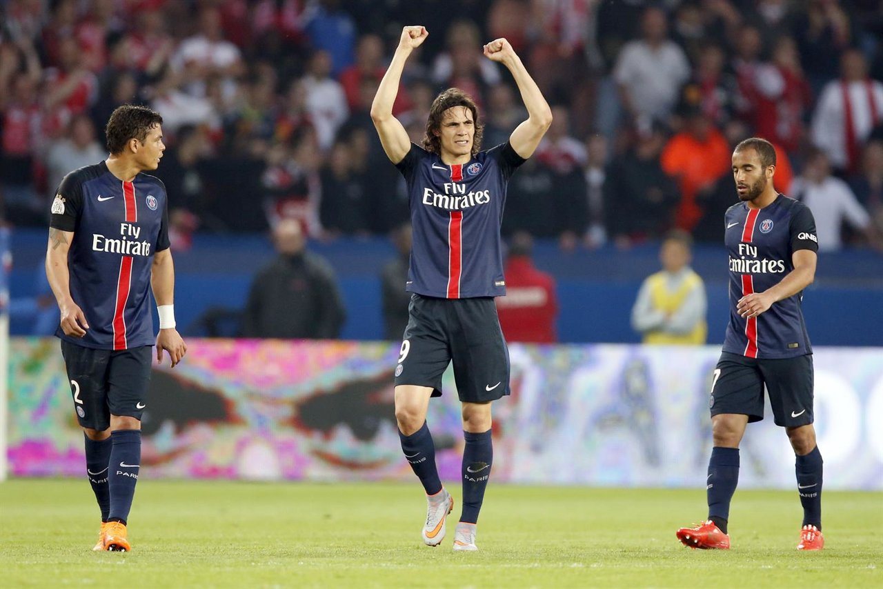 Cavani celebra el título de Copa con el PSG