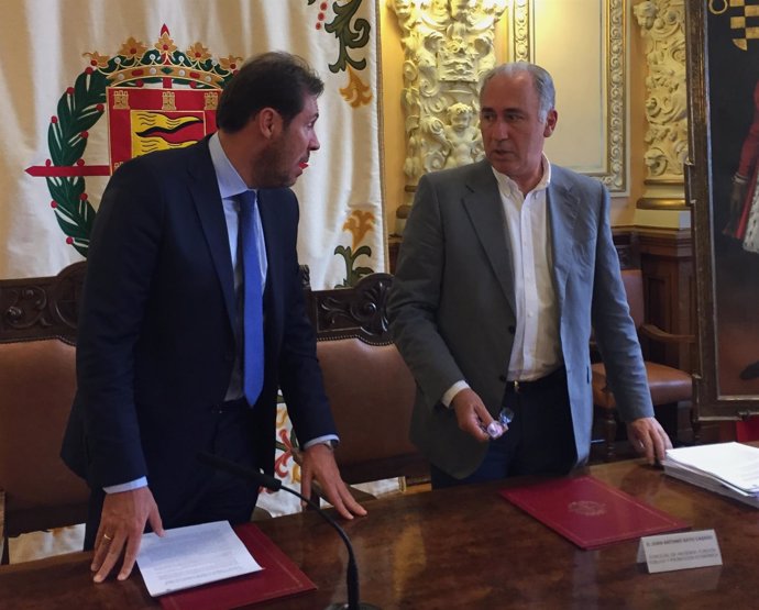 El alcalde Óscar Puente y el concejal Antonio Gato