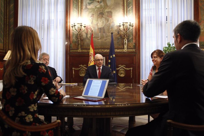 Cristóbal Montoro se reúne con el presidente de Canarias, Fernando Clavijo