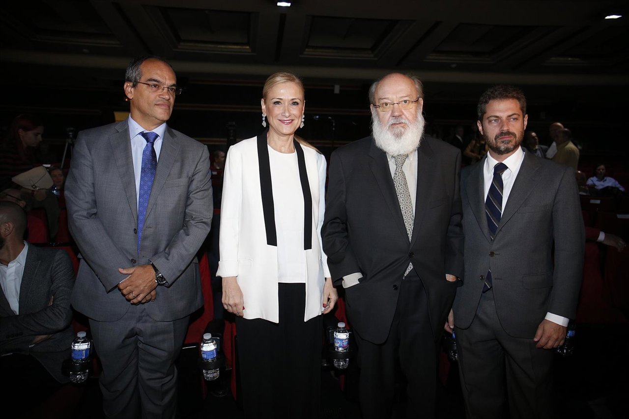 CIFUENTES ASISTE A LA APERTURA DEL CURSO Y ENTREGA LOS DIPLOMAS DE LA ECAM, ESCU