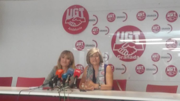 Carmen Castilla junto a Manuela Martínez en Granada.