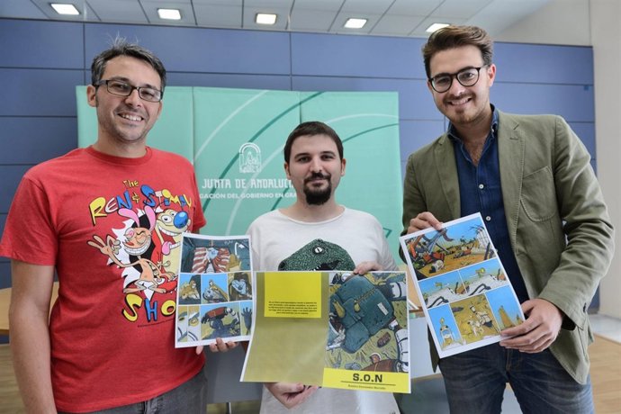 El galardonado con su obra junto al director del IAJ.