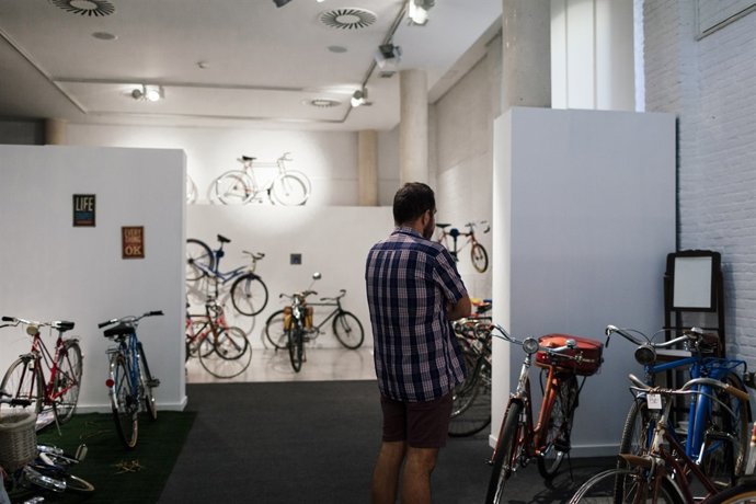 Exposición de bicicletas en Las Naves