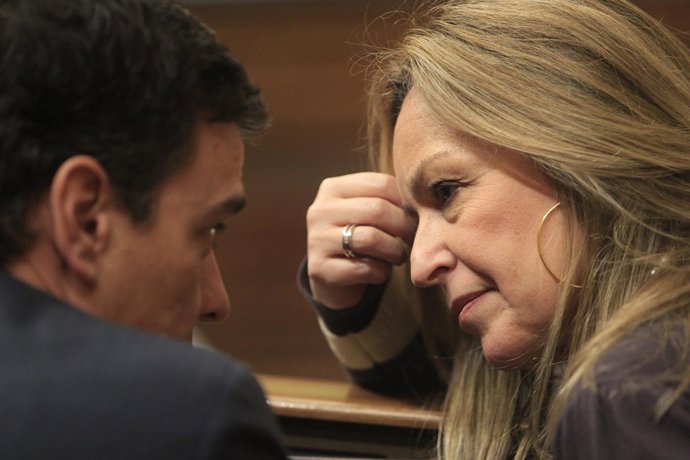 Pedro Sánchez y Trinidad Jiménez en el Congreso