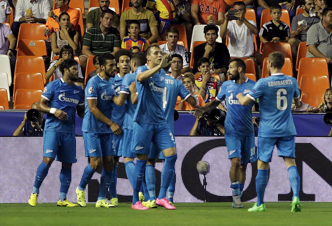 Zenit celebra el triunfo en Mestalla