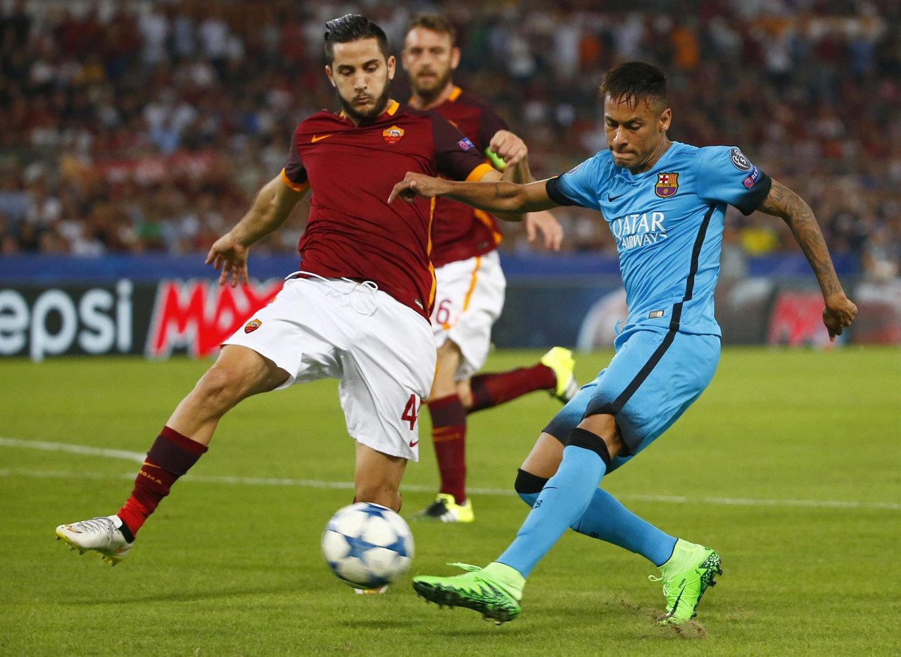 Neymar regatea a Manolas 
