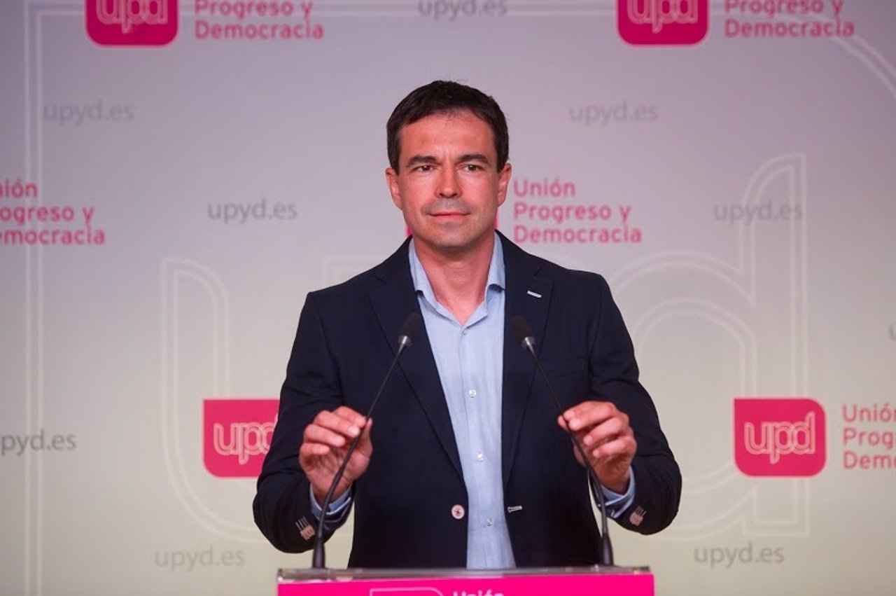 El portavoz de Unión, Progreso y Democracia (UPyD), Andrés Herzog
