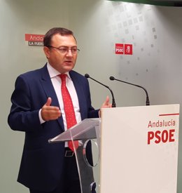 El coordinador de la Interparlamentaria del PSOE-A, Miguel Ángel Heredia