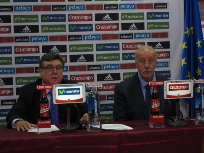 El seleccionador de fútbol Vicente del Bosque con el presidente de la FRF