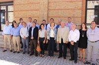 La consejera de Agricultura se interesa por las preocupaciones de regantes