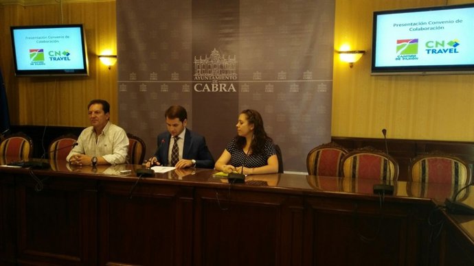 Priego (centro) y Vidal (dcha.) en la presentación