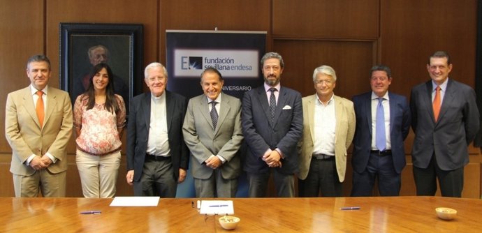 Firma de acuerdo para iluminar la iglesia de San Juan de la Palma de Sevilla
