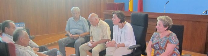 Guillén en una reunión con sociedades científicas de medicos y enfermería