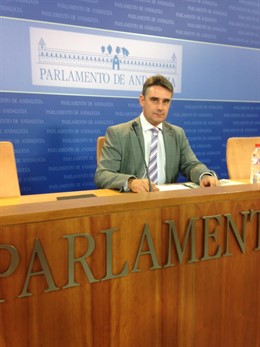 El diputado de Podemos Juan Ignacio Moreno Yagüe en rueda de prensa