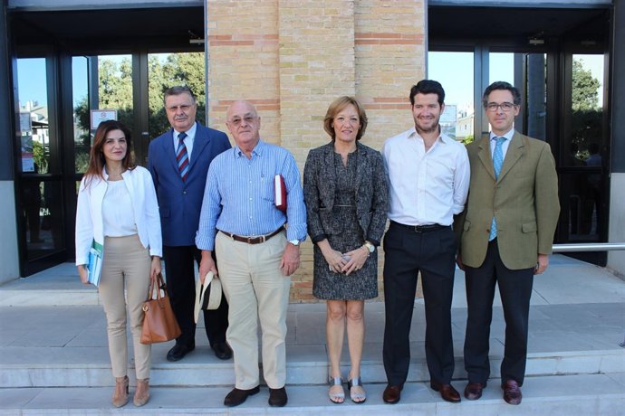 Reunión de la consejera de Agricultura con Feragua