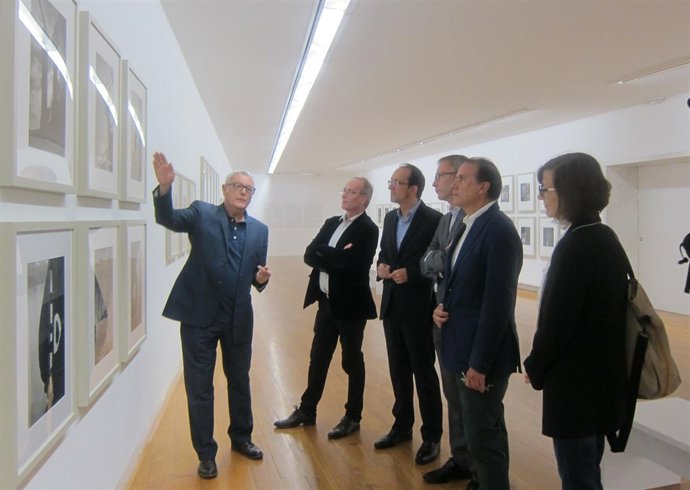 Participantes de la rueda de prensa en la exposición