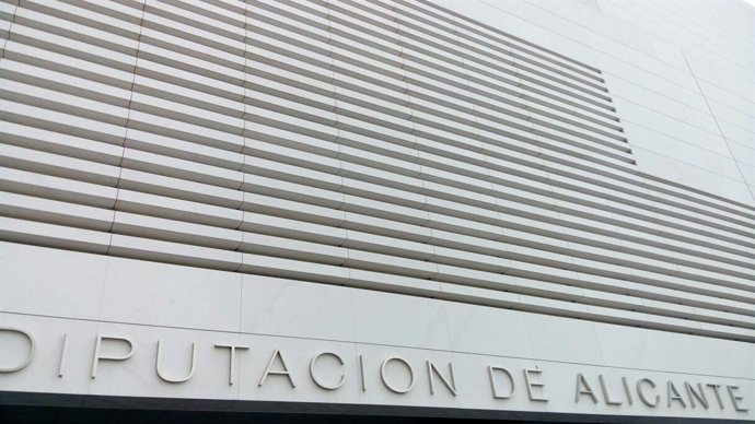 Fachada principal del Auditorio de la Diputación de Alicante.