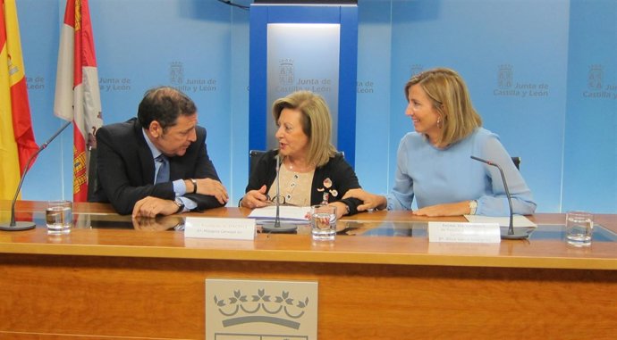 Sáez Aguado, Milagros Carvajal y Alicia García en rueda de prensa