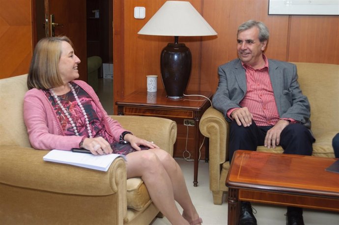 Fiscal de Cantabria con consejero de Presidencia 