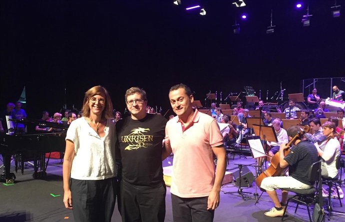 Marta López-Briones, junto a Chema Casanova, en el centro, y Gonzalo Berná 