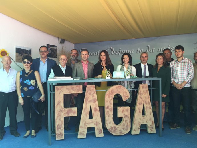 Crespín y el resto de autoridades en la inauguración de FAGA 2015