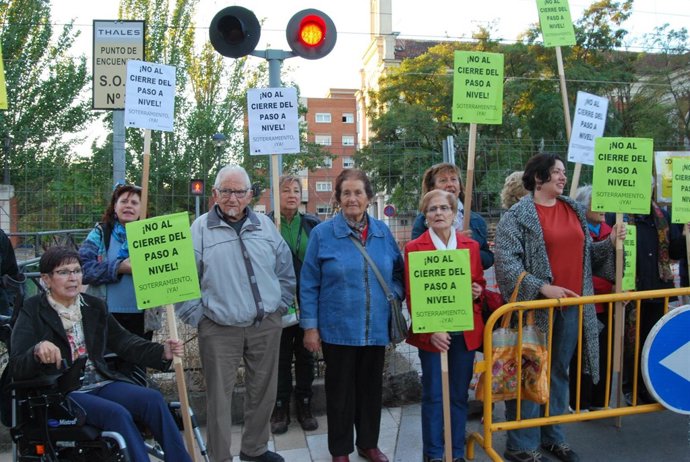 [Prensa] Vecinos De Pilarica Protestan Junto Al Paso A Nivel.(1)
