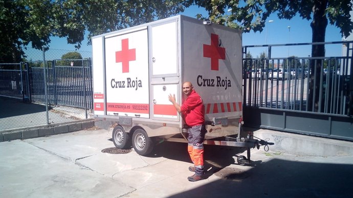 Parte de Zaragoza una unidad móvil sanitaria de Cruz Roja para refugiados