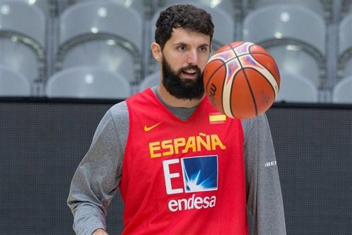 Nikola Mirotic en un entrenamiento con la selección