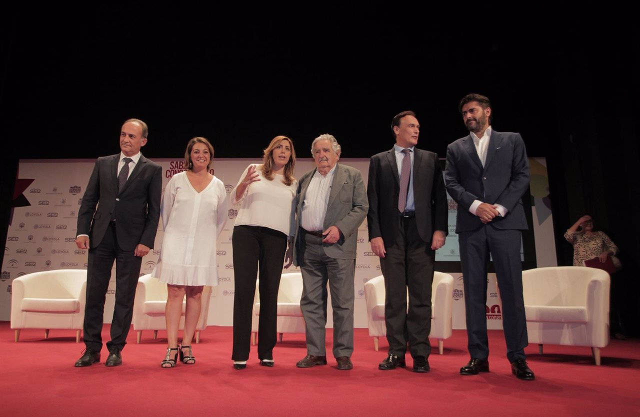 Susana Díaz y José Mujica (centro) en la inauguración del congreso