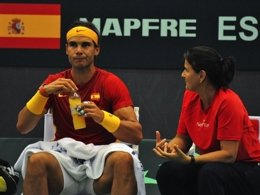 Rafael Nadal con Conchita Martínez en un partido de Davis