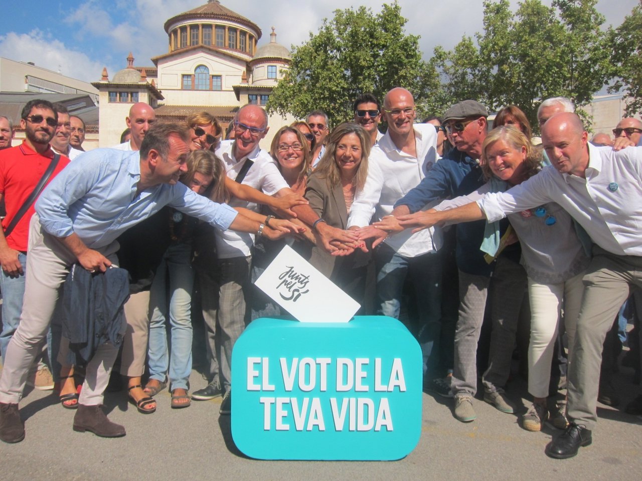 Personajes de la cultura apoyan a Junts pel sí