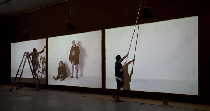 Montaje de la exposición de Gillian Wearing en el IVAM