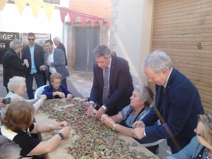 El conseller Jordi Ciuraneta en la Fira de l'Ametlla de Vilagrassa (Lleida)