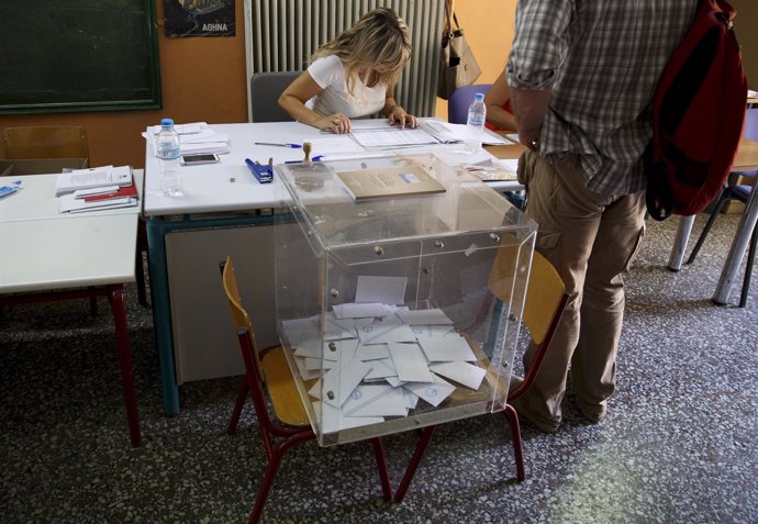 Urna de las elecciones legislativas anticipadas griegas