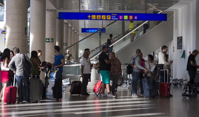 Pasajeros en el aeropuerto de Castellón