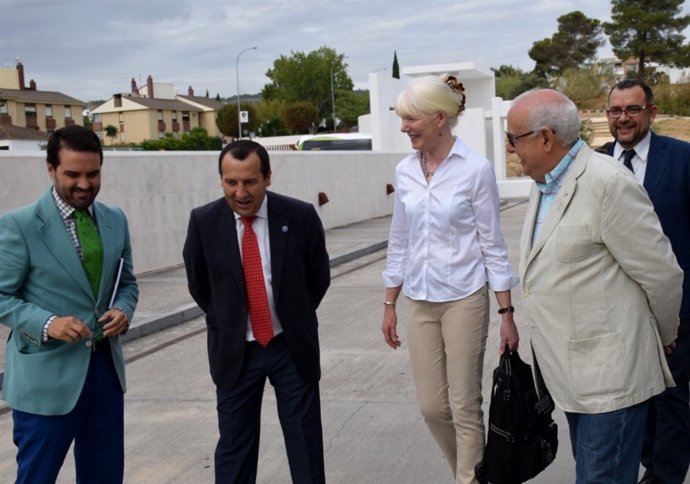 Ruiz Espejo y Margaret Gowen, comisión Icomos Patrimonio Mundial Unesco Dólmenes