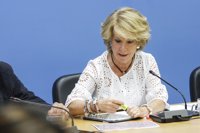 Aguirre defiende el libro que dice que ella puso en marcha el bilingüismo porque "no se dice nada más que la verdad"