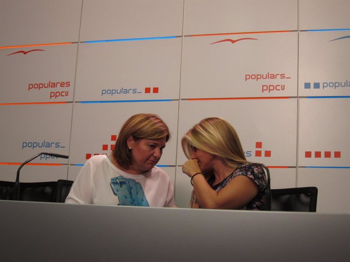 Isabel Bonig y Eva Ortiz en una rueda de prensa