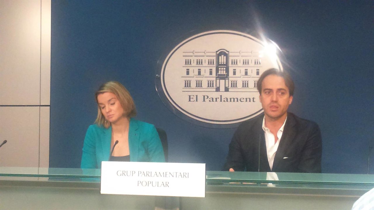 Marga Prohens y Álvaro Gijón en rueda de prensa